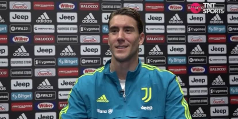 Vlahovic encerrou o seu contrato com a Juventus (Reprodução: TNT Sports / Youtube)
