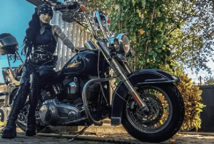 A artista gostava muito de motos (Foto: Reprodução/ Instagram) A artista gostava muito de motos (Foto: Reprodução/ Instagram)