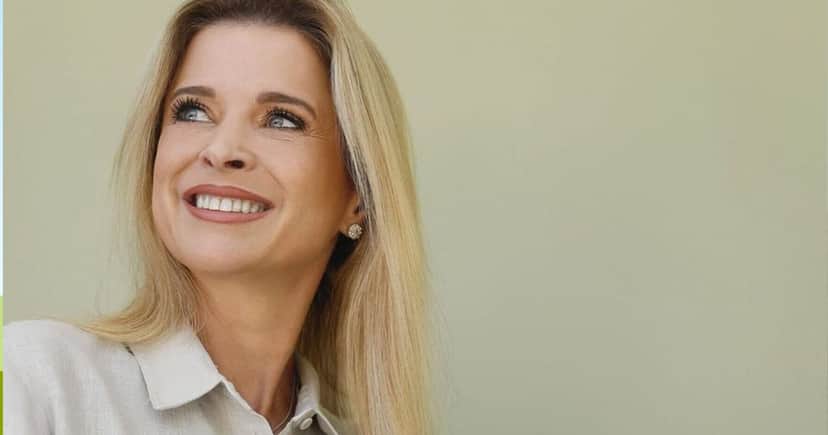 Atriz Cláudia Cruz vende flores aos 59 anos após sumir da TV - Foto: Montagem Atriz Cláudia Cruz vende flores aos 59 anos após sumir da TV - Foto: Montagem