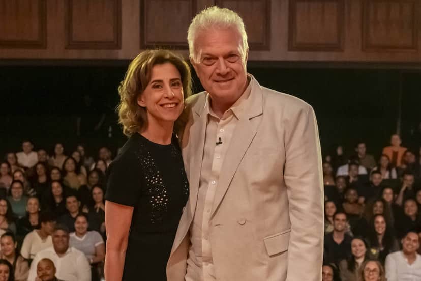 Fernanda Torres e Pedro Bial durante a nova temporada do Conversa com Bial (Foto: Globo) Fernanda Torres e Pedro Bial durante a nova temporada do Conversa com Bial (Foto: Globo)