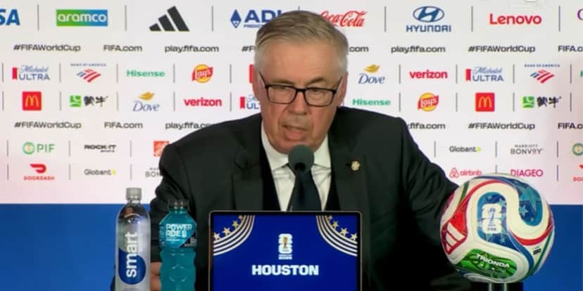 Carlo Ancelotti comanda o Brasil na Copa do Mundo (Reprodução: Youtube) Carlo Ancelotti comanda o Brasil na Copa do Mundo (Reprodução: Youtube)