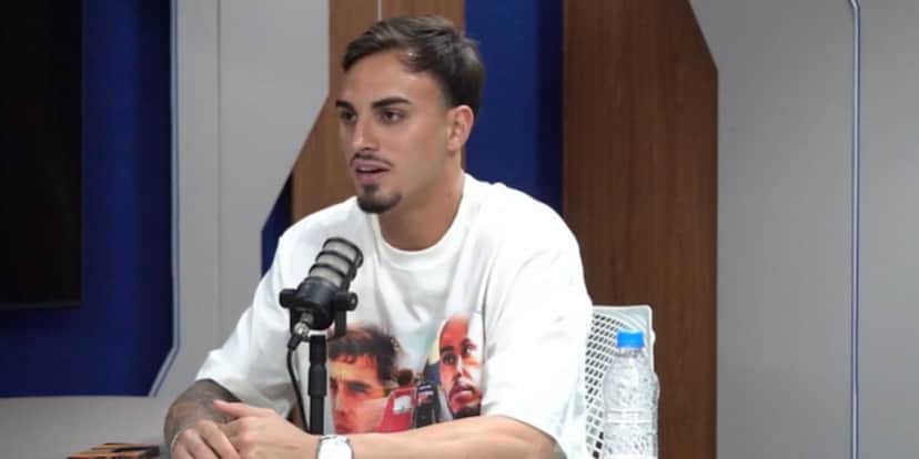 Matheus Donelli renovou com o Shabab Al Ahli (Reprodução: Casal Coringão / Youtube) Matheus Donelli renovou com o Shabab Al Ahli (Reprodução: Casal Coringão / Youtube)
