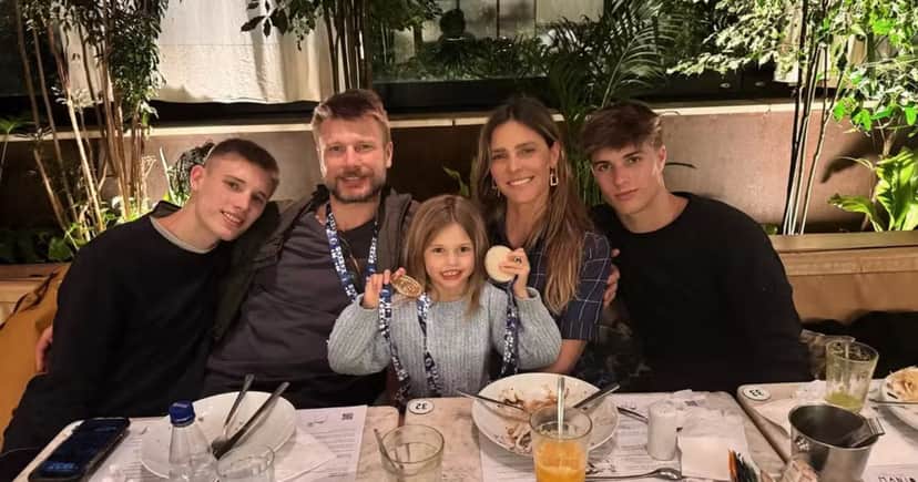 A apresentadora, Rodrigo Hilbert com os filhos (Foto: Reprodução/ Instagram)