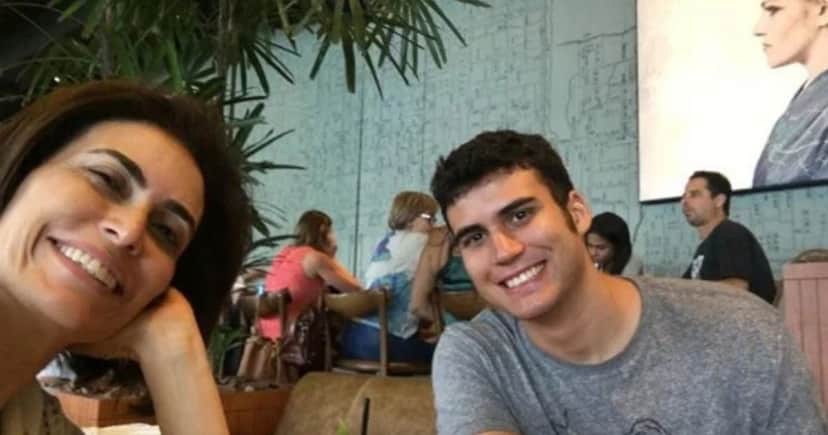 Filho da jornalista Giuliana Morrone é um dos homens mais lindos do Brasil e fotos provam - Foto: Montagem Filho da jornalista Giuliana Morrone é um dos homens mais lindos do Brasil e fotos provam - Foto: Montagem