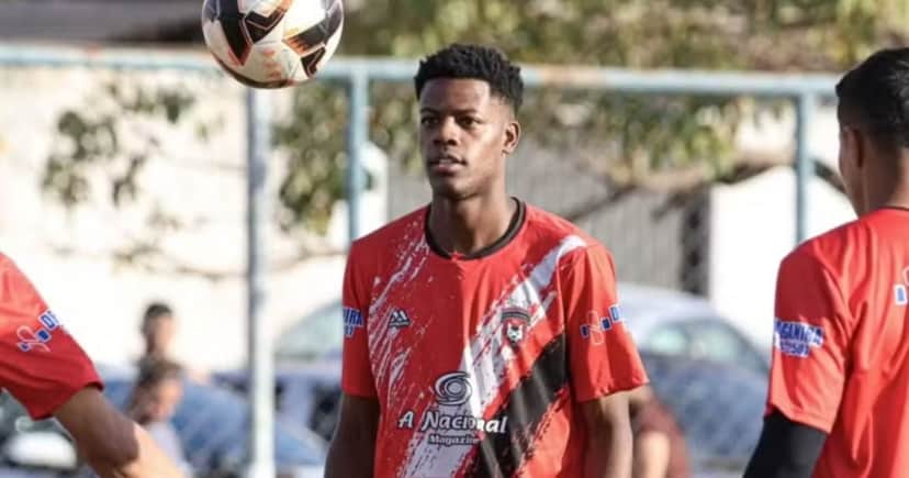 Miquéias Aleci Umbelino Pereira, de 25 anos, morreu após sofrer um acidente de moto (Foto: Reprodução/ Instagram de Real Goianira FC) Miquéias Aleci Umbelino Pereira, de 25 anos, morreu após sofrer um acidente de moto (Foto: Reprodução/ Instagram de Real Goianira FC)
