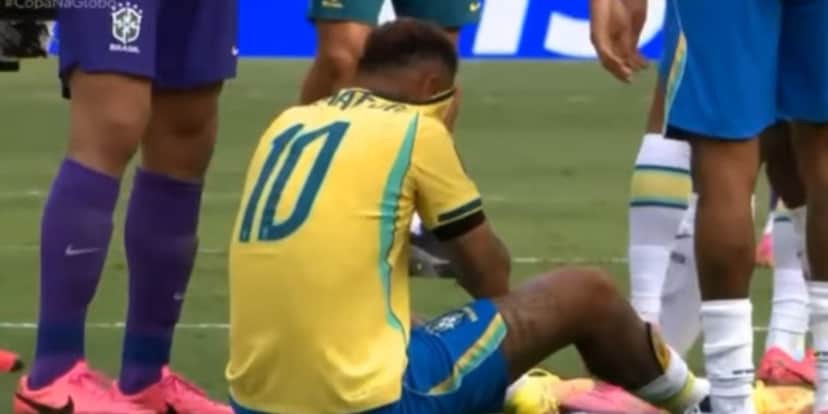Neymar chorando pós eliminação do Brasil (Reprodução: Globo) Neymar chorando pós eliminação do Brasil (Reprodução: Globo)