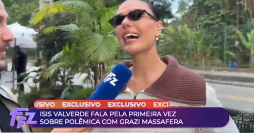 Isis Valverde durante entrevista no Fofocalizando (Foto: Reprodução / SBT) 