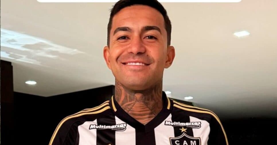 Dudu com a camisa do Galo (Foto: Reprodução/ Internet)