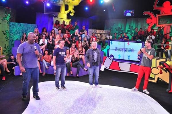 "Encrenca" tem boa audiência, bate recorde e vence confronto contra o "Pânico"