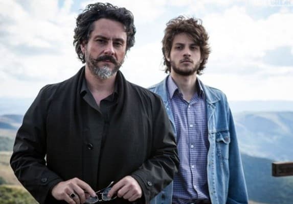 Chay Suede prepara música para EP em parceria com Alexandre Nero