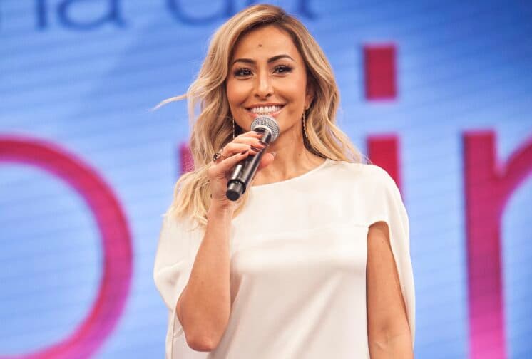 Sabrina Sato revela que gosta de andar sem roupa pela casa