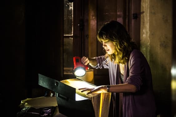 "Alto Astral": Laura descobre pista importante que pode levá-la à sua mãe