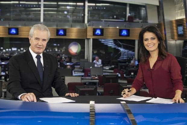 Internautas criticam mídia brasileira por grande destaque a atentados na França