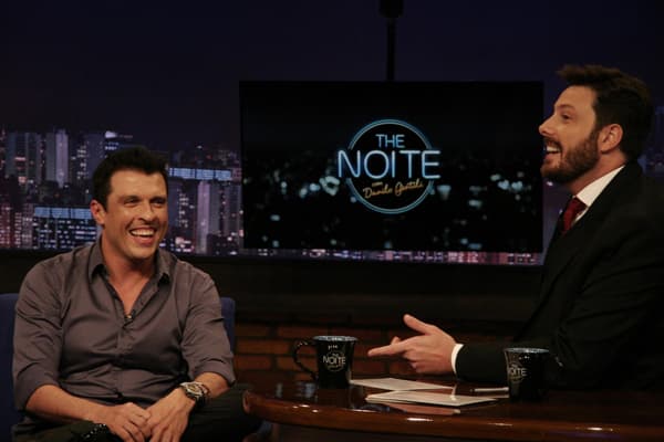 "The Noite" volta com o mesmo cenário e com Oscar Filho no SBT