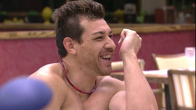 "BBB15": Cézar revela que se interessou por outra ex-sister além de Tamires; saiba quem é!