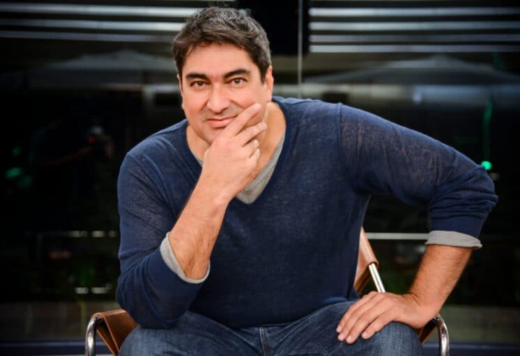 Record estaria sondando Zeca Camargo para apresentar "A Fazenda"