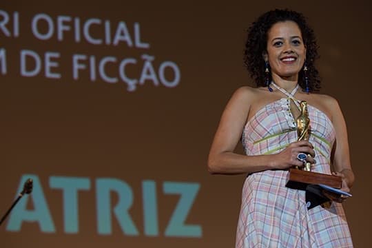 Artista premiada no cinema, Maeve Jinkings fará sua estreia nas novelas em "A Regra do Jogo"