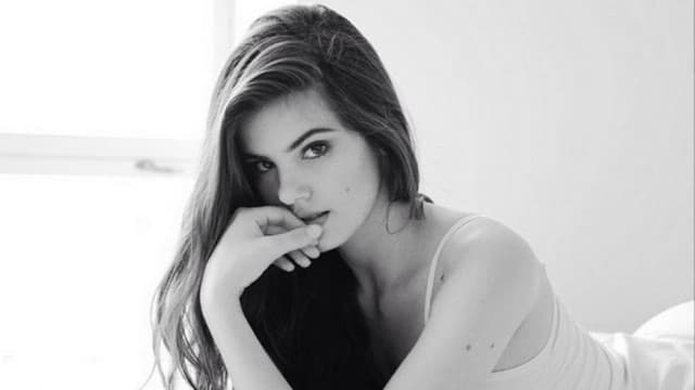 Confira a primeira foto de Camila Queiroz na novela "Eta Mundo Bom"