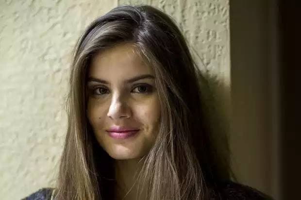 Conheça a personagem de Camila Queiroz em "Eta Mundo Bom"