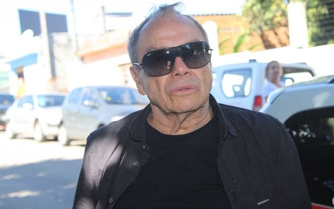 "Que problema tem isso?", pergunta Stênio Garcia sobre fotos íntimas