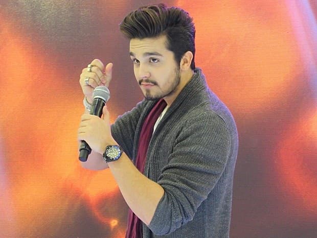 Após rumores, assessoria nega affair de Luan Santana com Sabrina Boing Boing