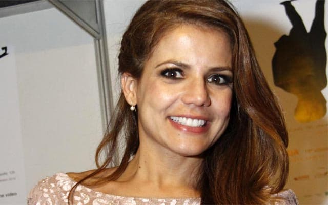 Nívea Stelmann diz estar feliz por elenco de "Josué"
