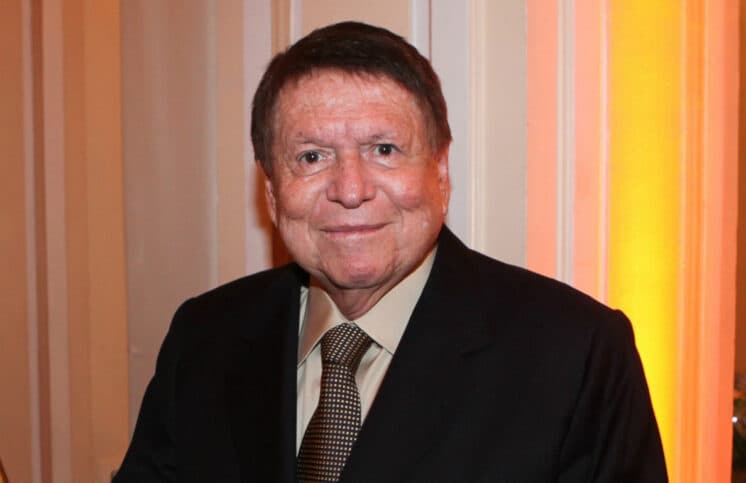 Ex-chefão da Globo, Boni dispara contra redes sociais: "Quero distância"