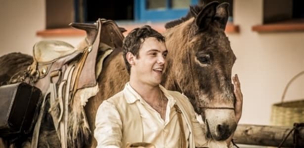 Protagonista de "Êta Mundo Bom", Sérgio Guizé revela que se inspirou em "Chaves" para novela