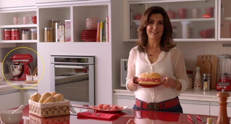 Fátima Bernardes aparece mais na Record do que na Globo em comercial