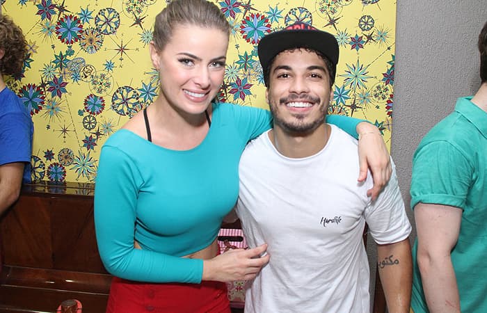 Rayanne Morais e Douglas Sampaio anunciam casamento