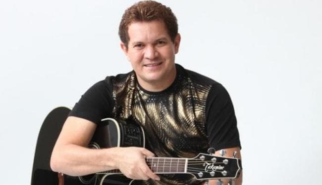 Ximbinha posa ao lado da nova mulher, pivô do fim do casamento com Joelma