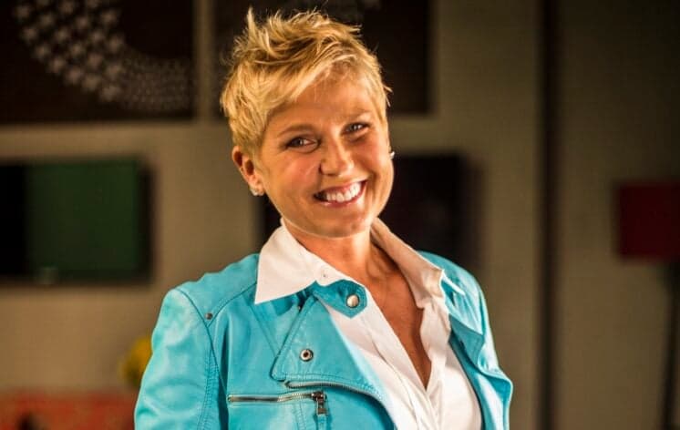 Na Record, Xuxa comemora aniversário com homenagem a programa da Globo
