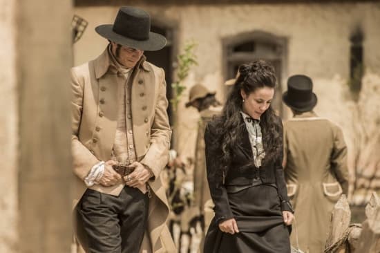 Mateus Solano e Andreia Horta acabam se machucando em "Liberdade, Liberdade"