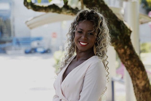 Adélia diz que vai entrar na Justiça por ofensas racistas em redes sociais