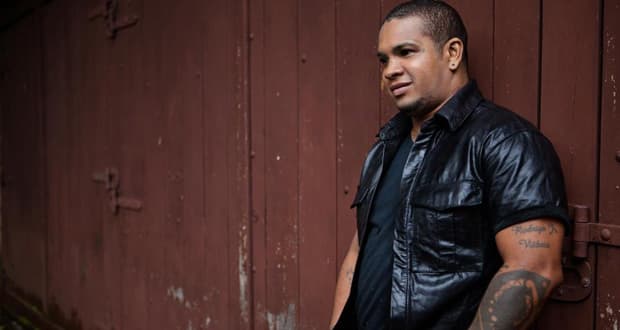 Cantor Rodriguinho deixa o grupo "Os Travessos"