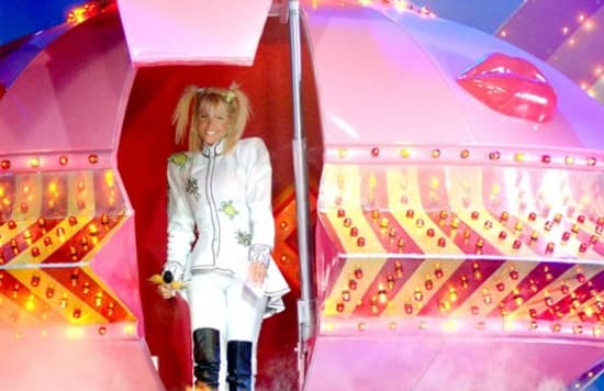 Xuxa completa 30 anos da estreia na Globo; assista vídeo raro dos bastidores da nave