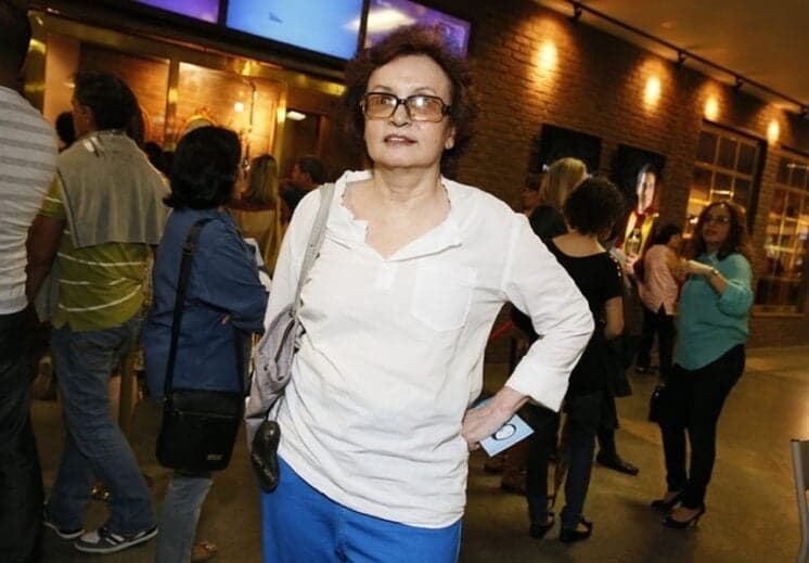 Desempregada, Joana Fomm pede emprego na internet