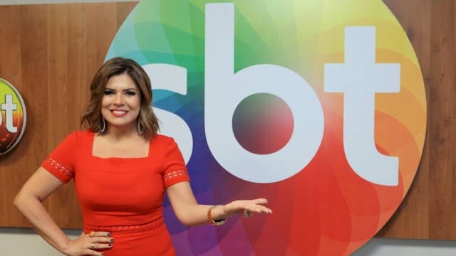 Em entrevista exclusiva, Mara Maravilha revela: "Os meus comentários não são venenosos como de uma cobra, afinal sou maravilha"