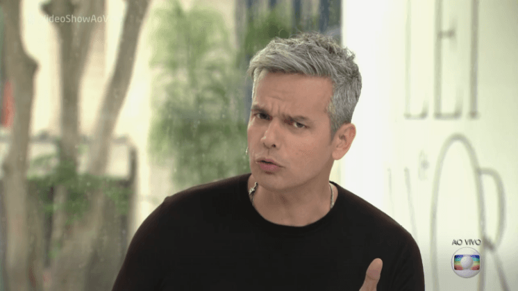 Otaviano Costa e Isabela Garcia mandam recado e idolatram apresentador da Record ao vivo na Globo