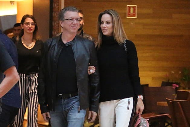 Se recuperando de câncer, Ana Furtado celebra a chegada dos 45 anos ao lado de Boninho em Paris