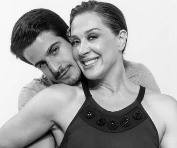 Enzo Celulari, de 19 anos, administra os projetos da mãe, Claudia Raia