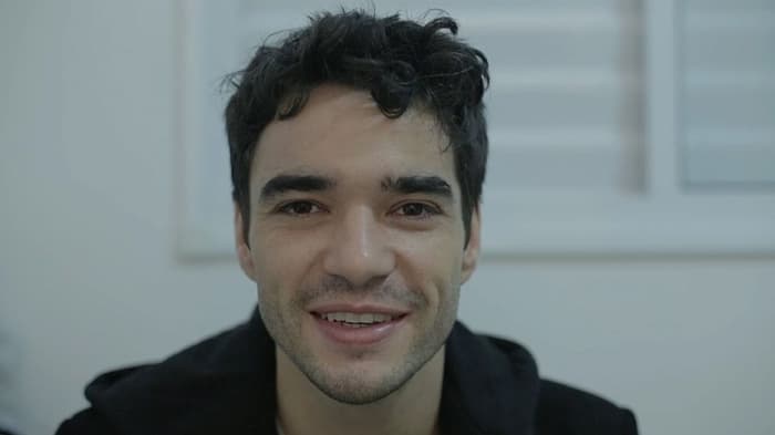 Prestes a estrear em série britânica, Caio Blat participará de "Os Dias Eram Assim"