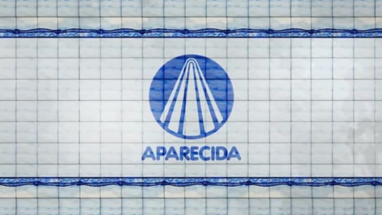 Emissora de TV se "dá mal ao vivo", se desespera e dá ordem para apresentadores: "Proibido usar vermelho"