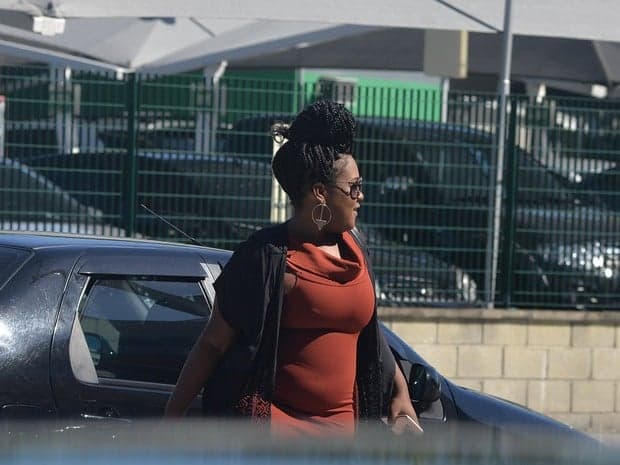 Ex-BBB Roberta perde voo e vai parar na delegacia; entenda