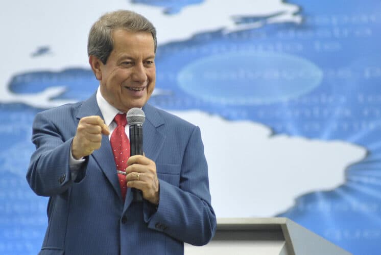 RedeTV! e igreja são condenadas pela Justiça por ofensa de pastor contra ateus