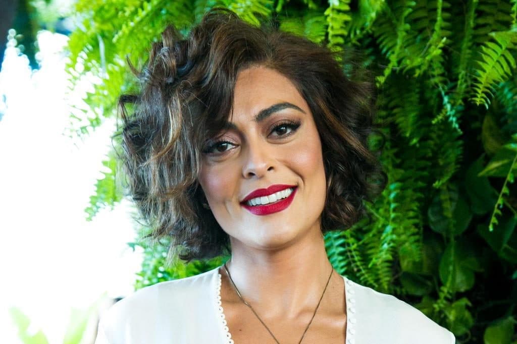 Juliana Paes é surpreendida com presente do Dia das Mães antecipado