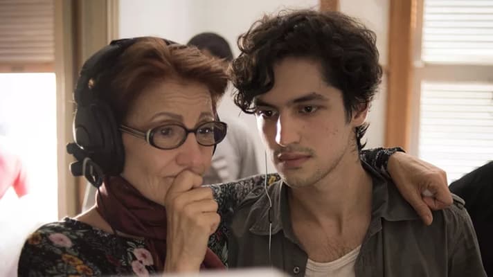Gabriel Leone rasga elogios a Cássia Kis Magro: "Uma das maiores atrizes do Brasil"