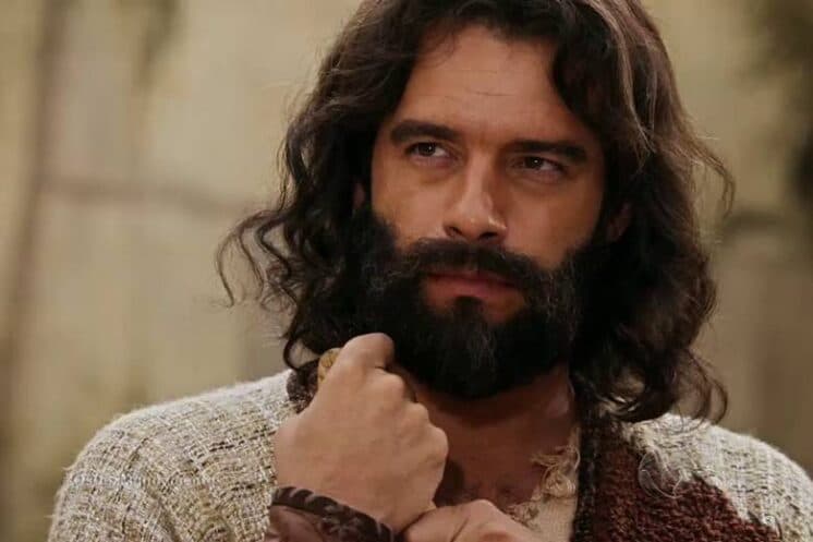 Tramas bíblicas da Record "esmagam" a Globo pelo mundo e bombam na audiência