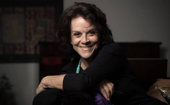 Atriz veterana, Clarisse Abujamra acerta participação em "Carinha de Anjo"