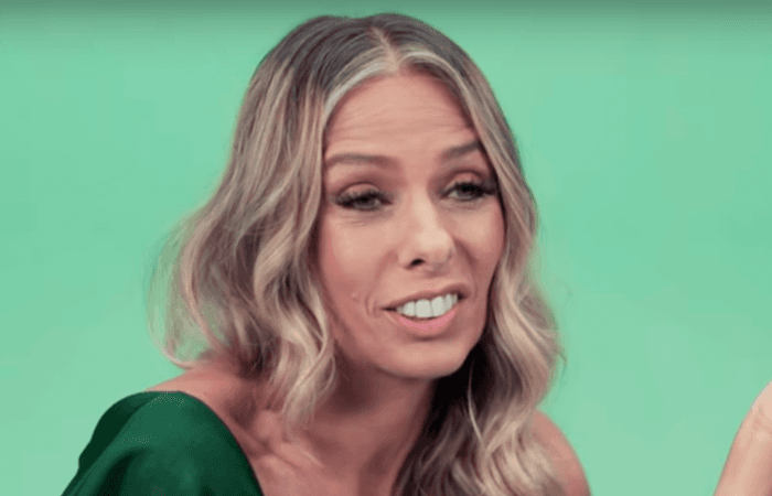 Adriane Galisteu preenche ficha de emprego, mas enfrenta rejeição na Globo